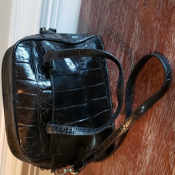 Parisian Signature Handbags - Vintage! Parisian Signature! Black embossed leather Purse!